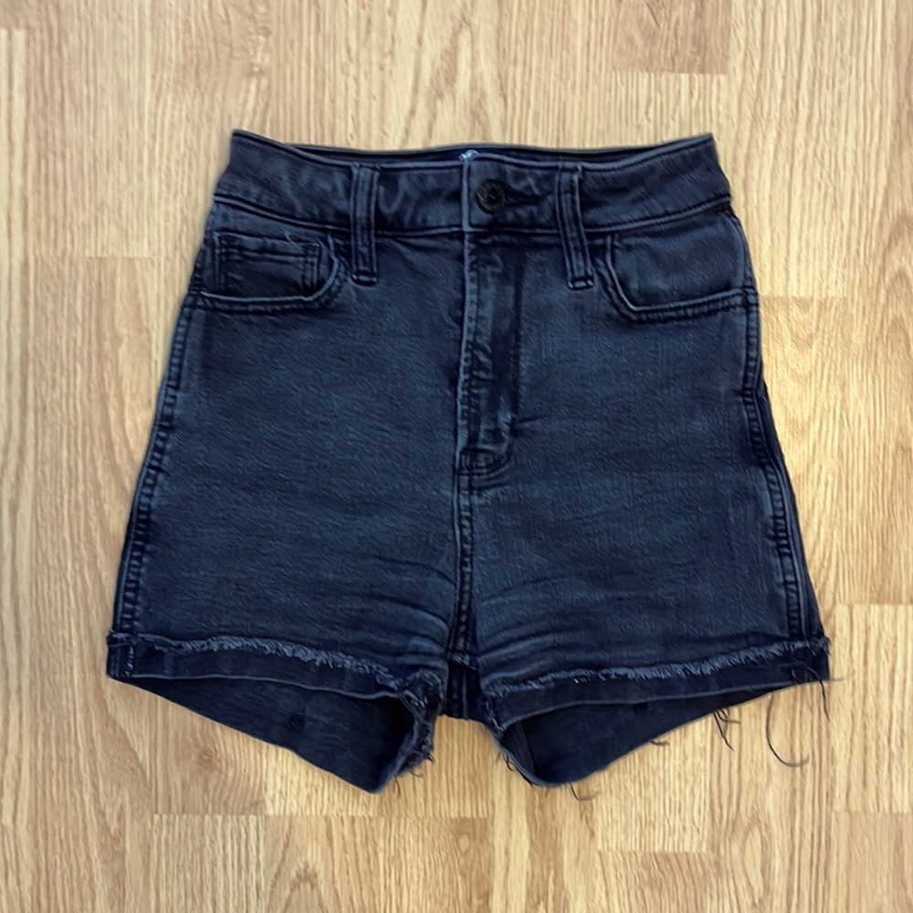 Hollister Curvy Ultra High-Rise Short 3” Size 0 Waist 24 Faded Black Denim